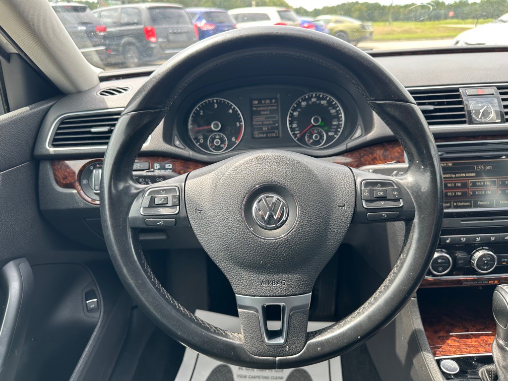 2012 Volkswagen Passat Image 16