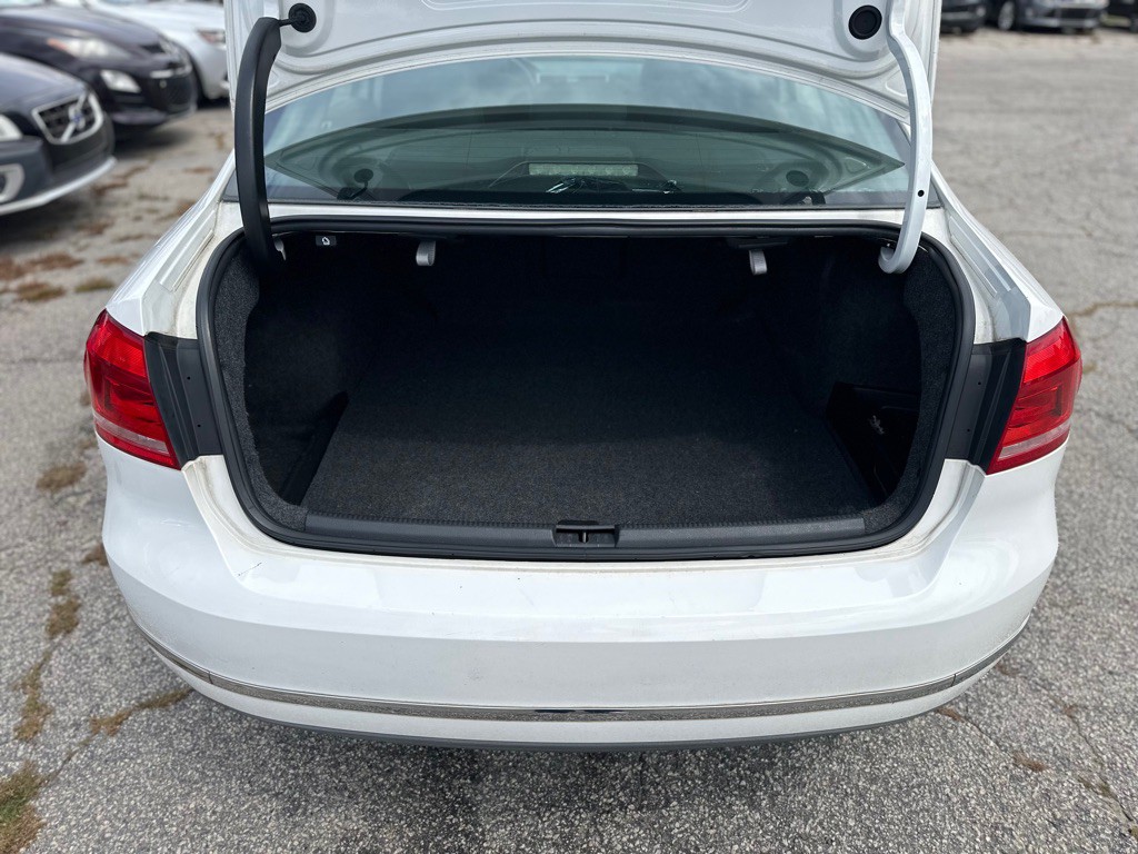 2012 Volkswagen Passat Image 20