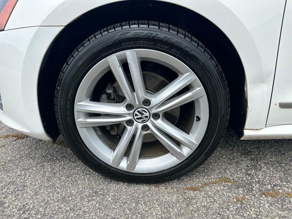 2012 Volkswagen Passat Image 21