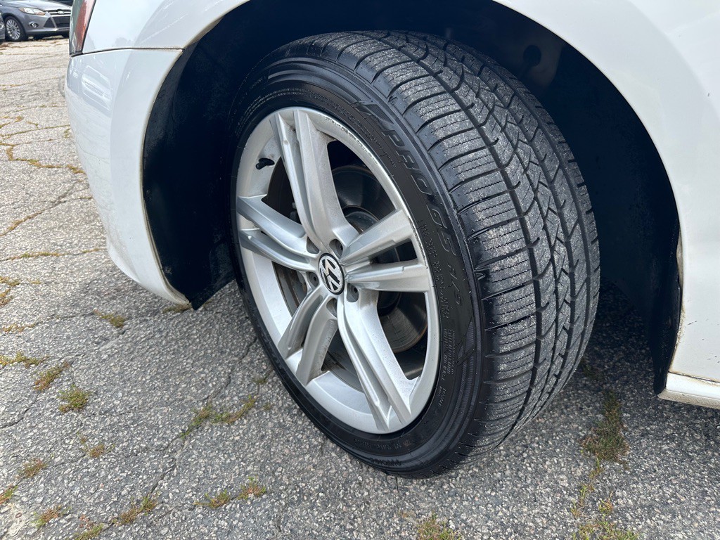 2012 Volkswagen Passat Image 22