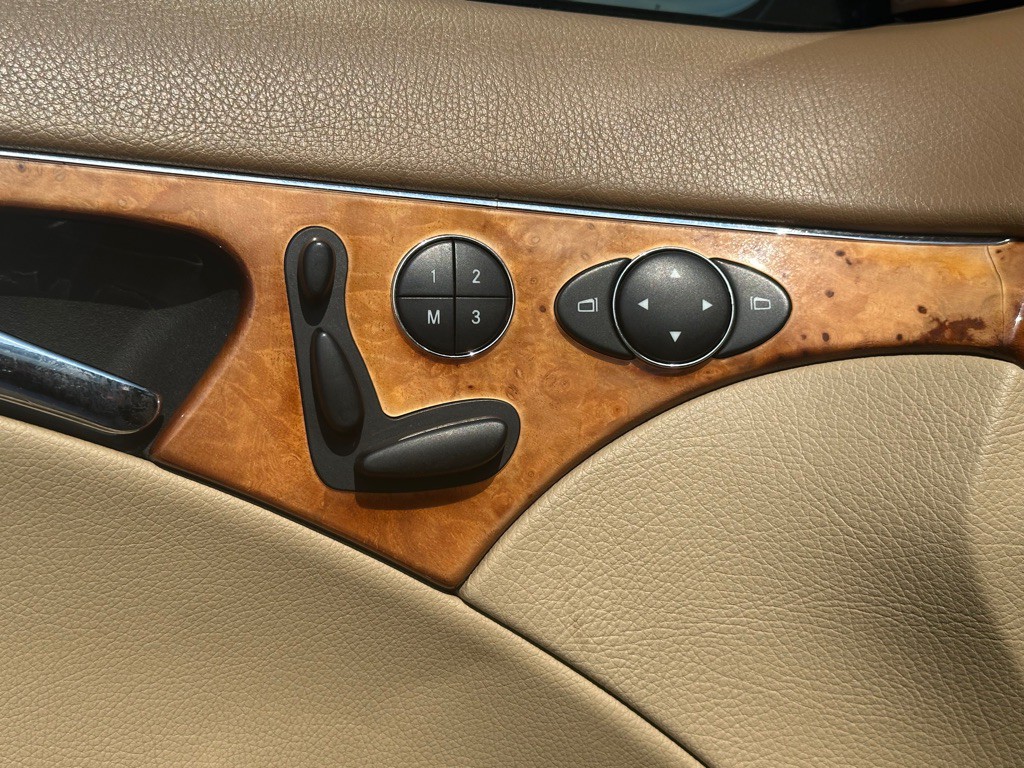 2009 Mercedes-Benz E-Class Image 18