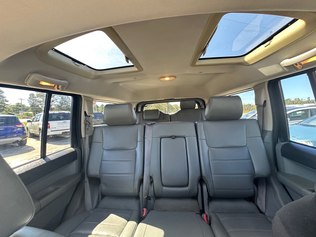 2007 Jeep Commander Image 17