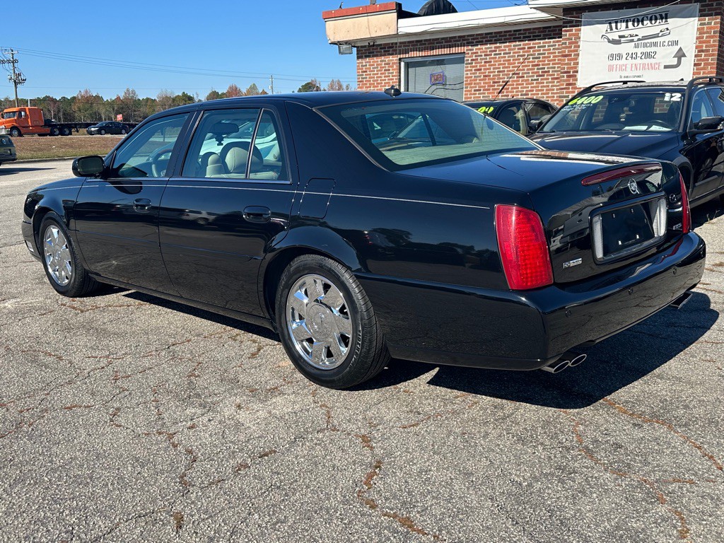 2004 Cadillac DeVille Image 7