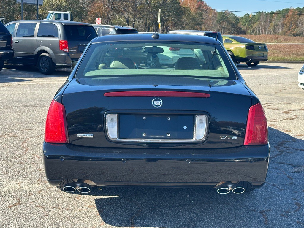 2004 Cadillac DeVille Image 8