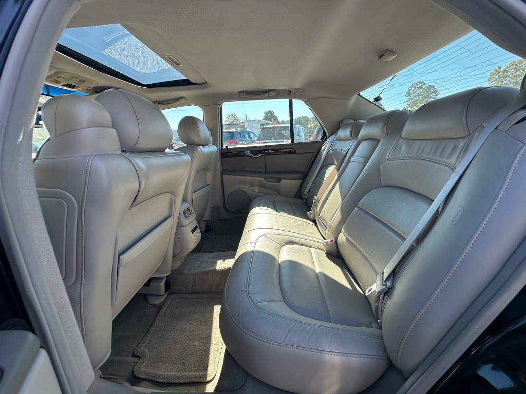 2004 Cadillac DeVille Image 11