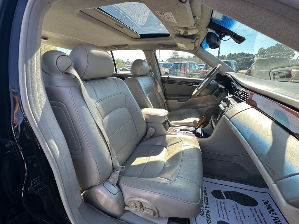 2004 Cadillac DeVille Image 12