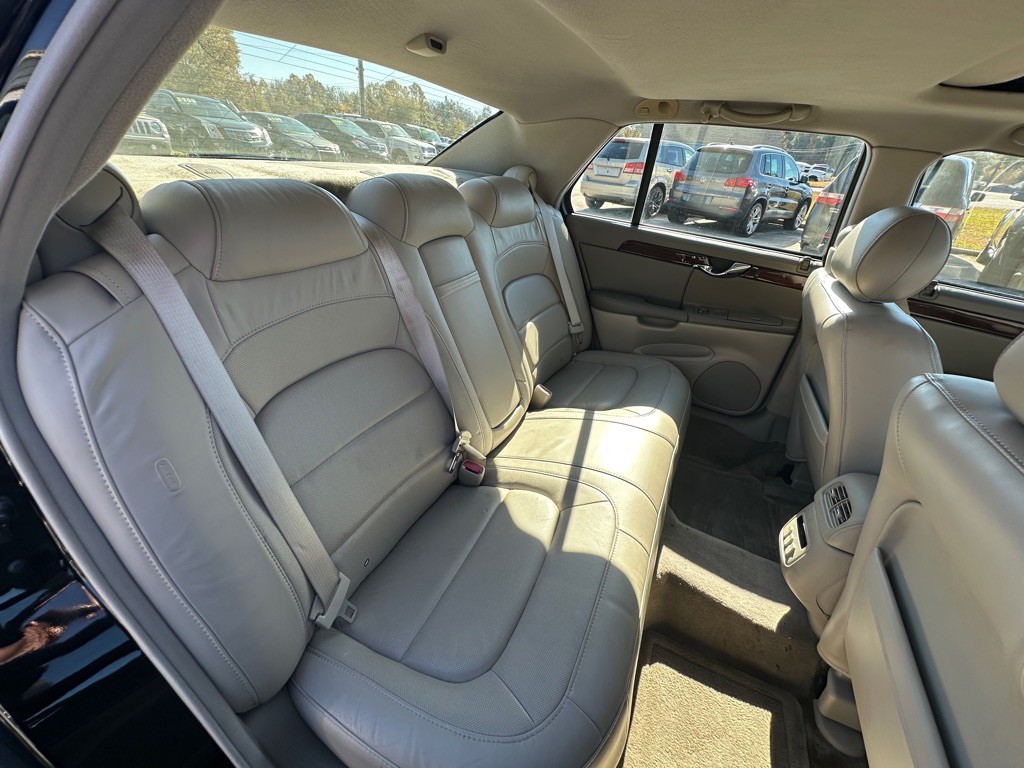 2004 Cadillac DeVille Image 13