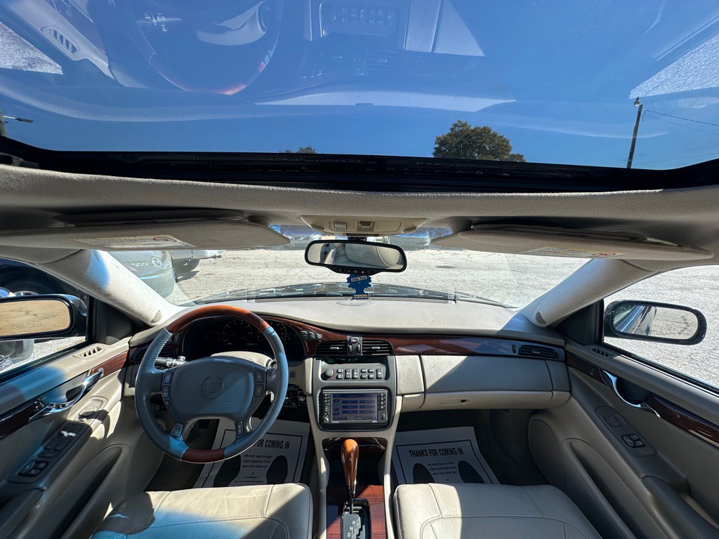 2004 Cadillac DeVille Image 14