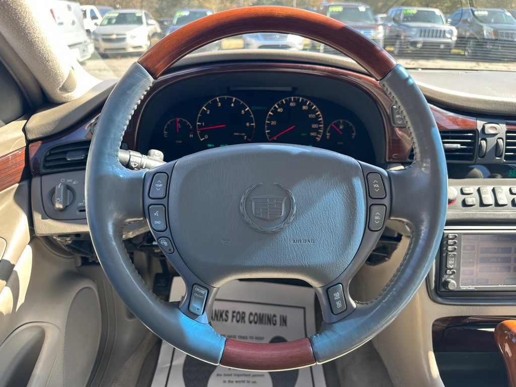 2004 Cadillac DeVille Image 16