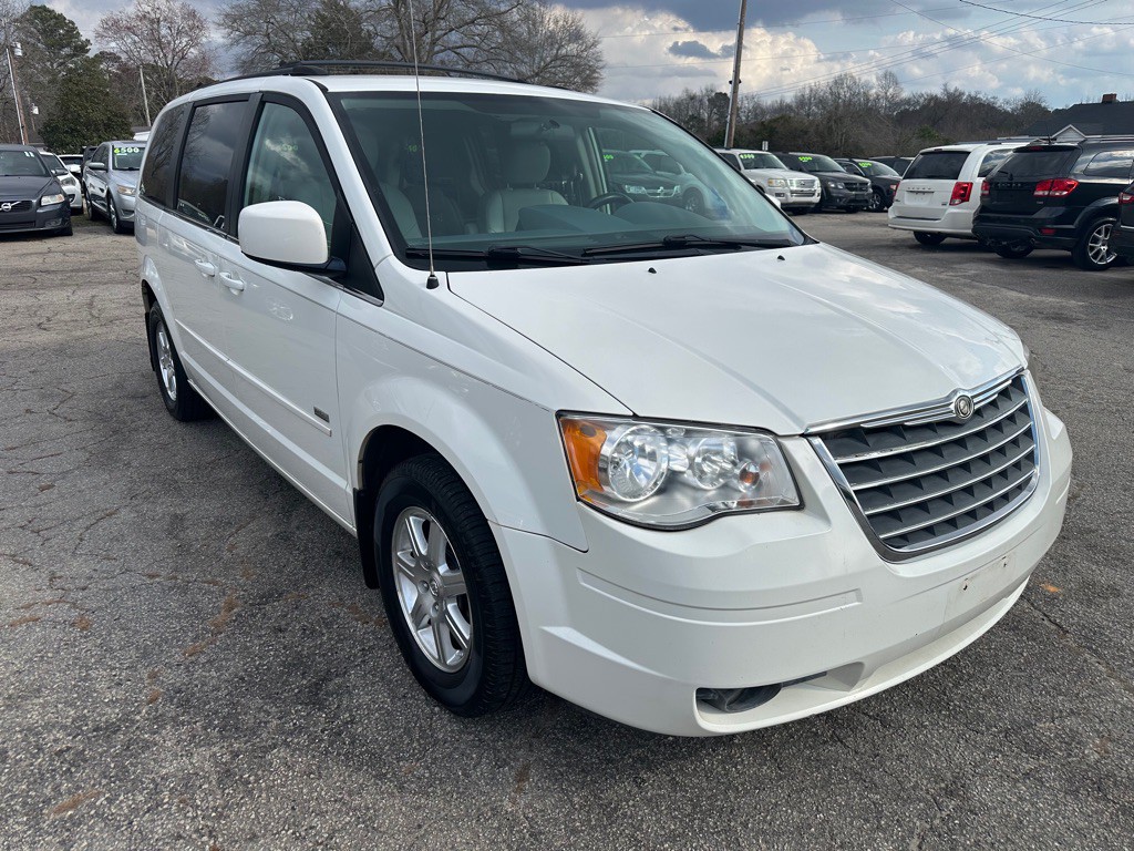 2008 Chrysler Town & Country Image 4