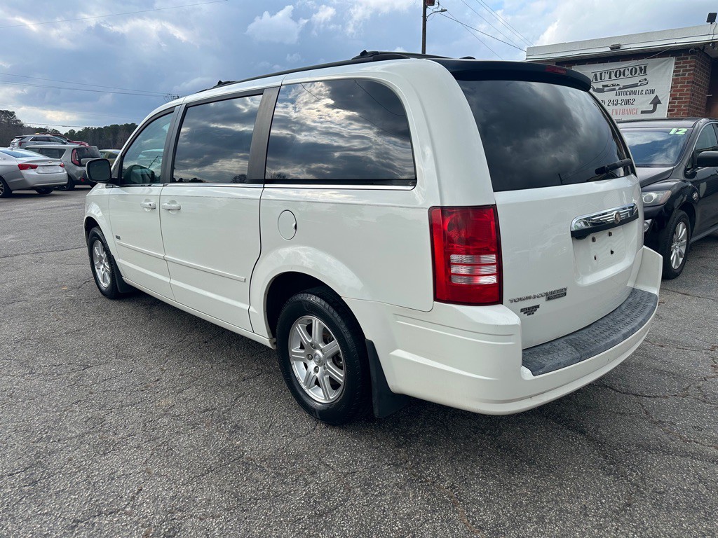 2008 Chrysler Town & Country Image 7