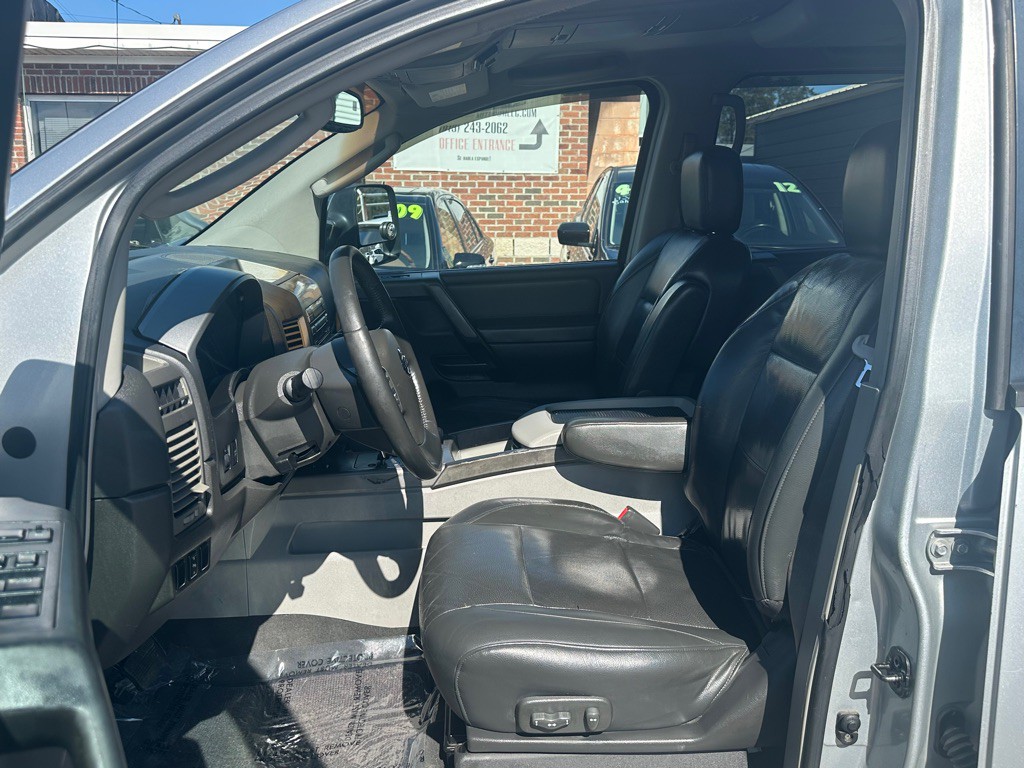 2004 Nissan Titan Image 11