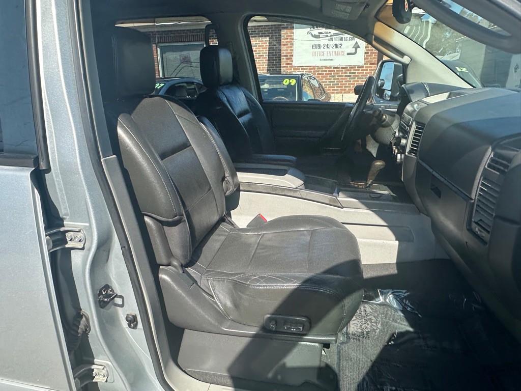 2004 Nissan Titan Image 13
