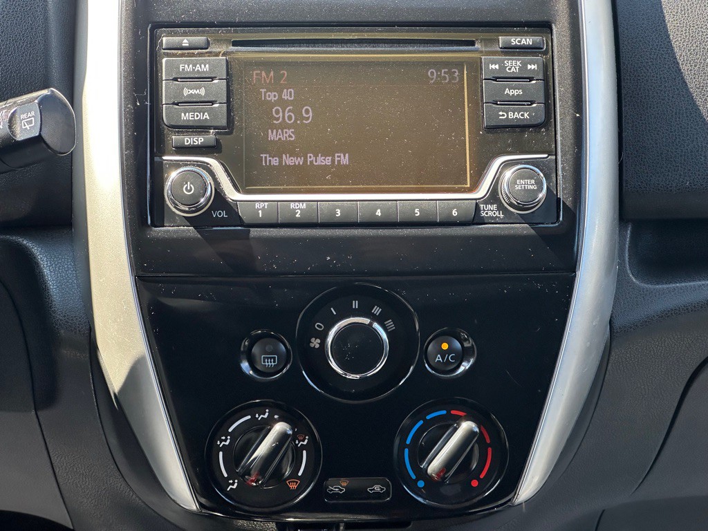 2015 Nissan Versa Image 15