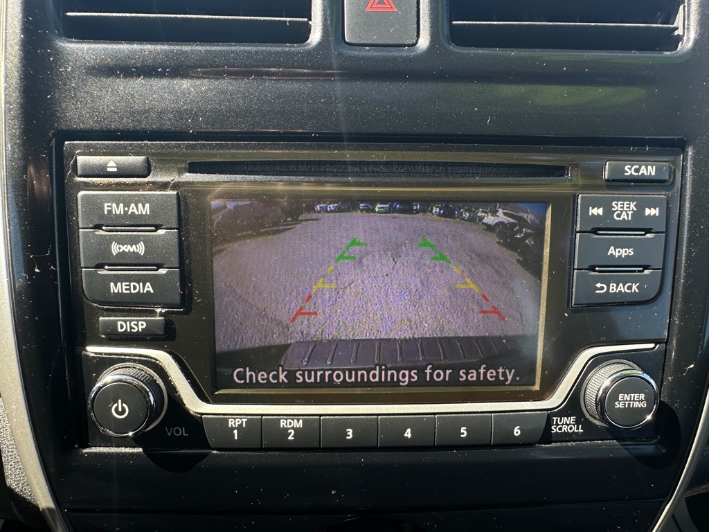 2015 Nissan Versa Image 16