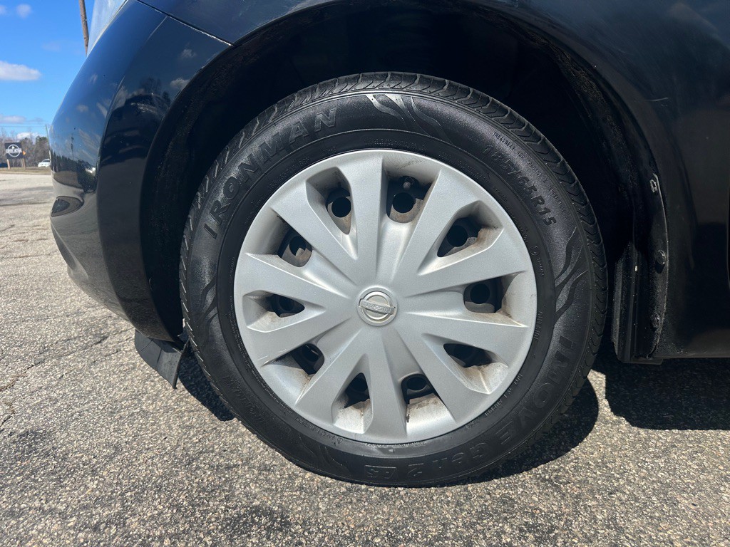 2015 Nissan Versa Image 18