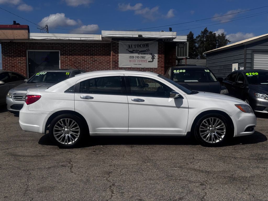2012 Chrysler 200 Image 3