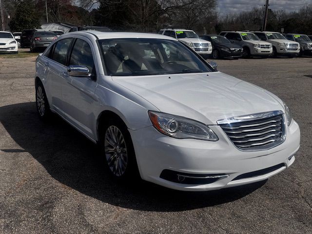2012 Chrysler 200 Image 4