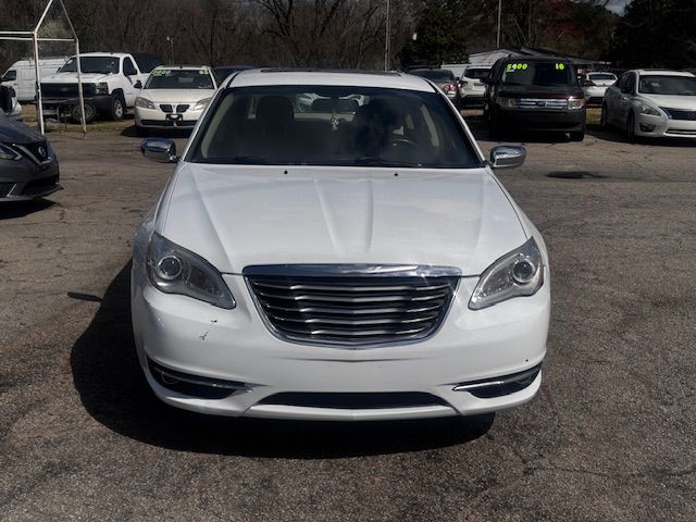 2012 Chrysler 200 Image 5