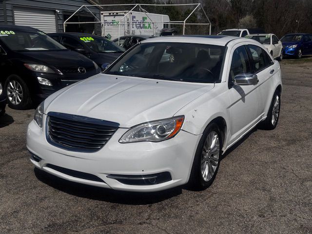 2012 Chrysler 200 Image 6