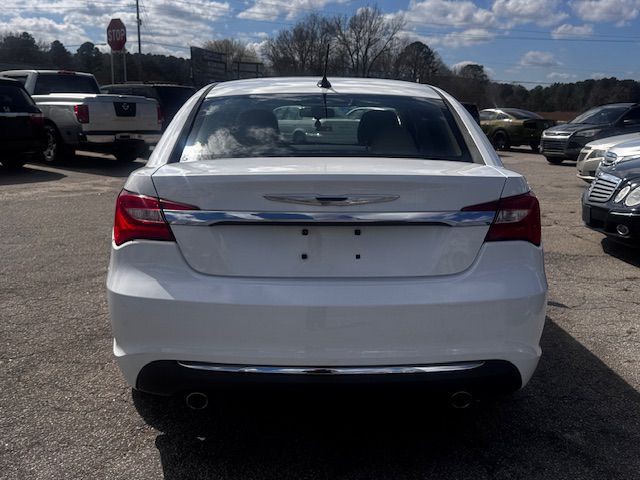 2012 Chrysler 200 Image 8