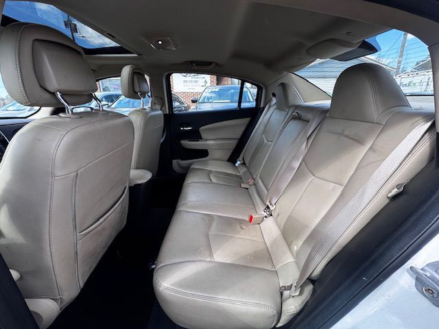 2012 Chrysler 200 Image 11