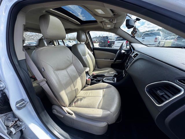 2012 Chrysler 200 Image 12