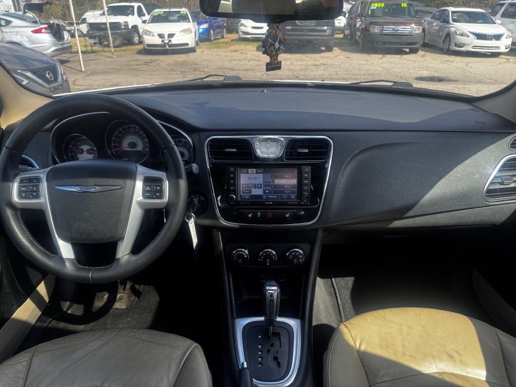 2012 Chrysler 200 Image 14