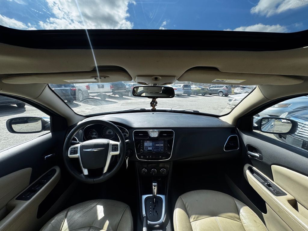 2012 Chrysler 200 Image 15