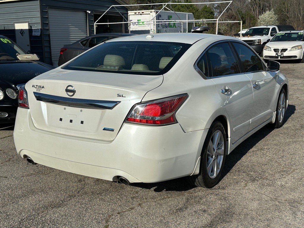 2014 Nissan Altima Image 9
