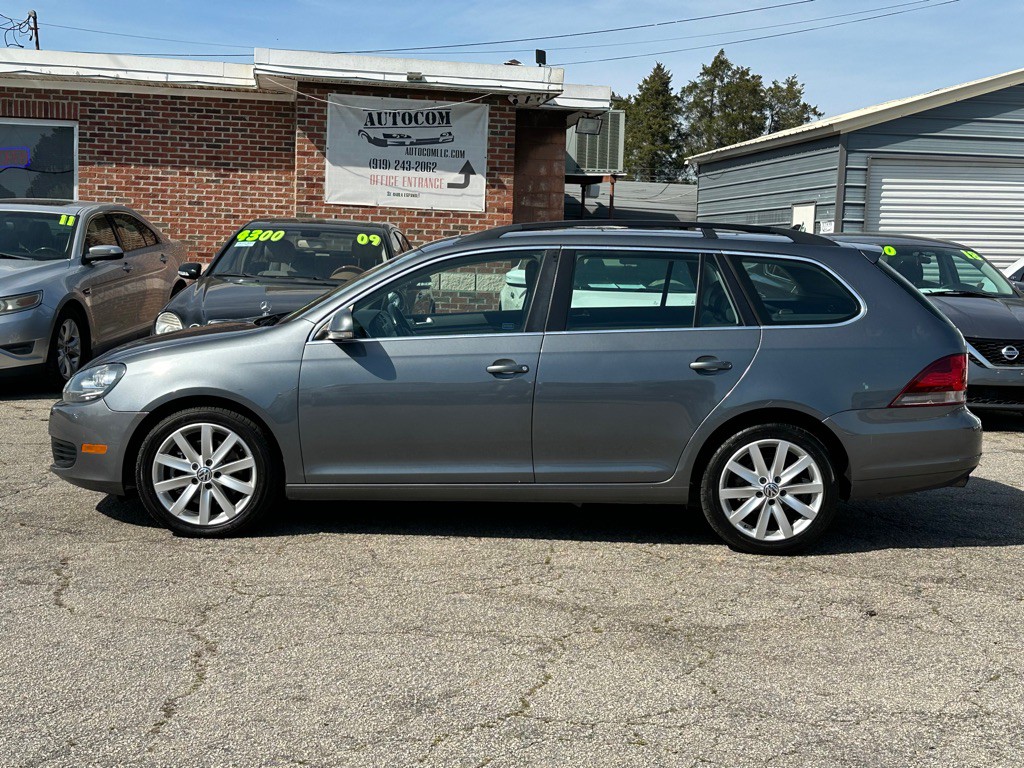 2011 Volkswagen Jetta Image 2