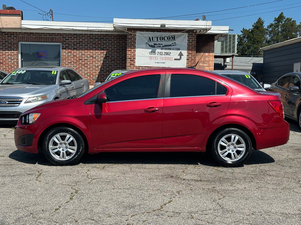 2012 Chevrolet Sonic Image 2