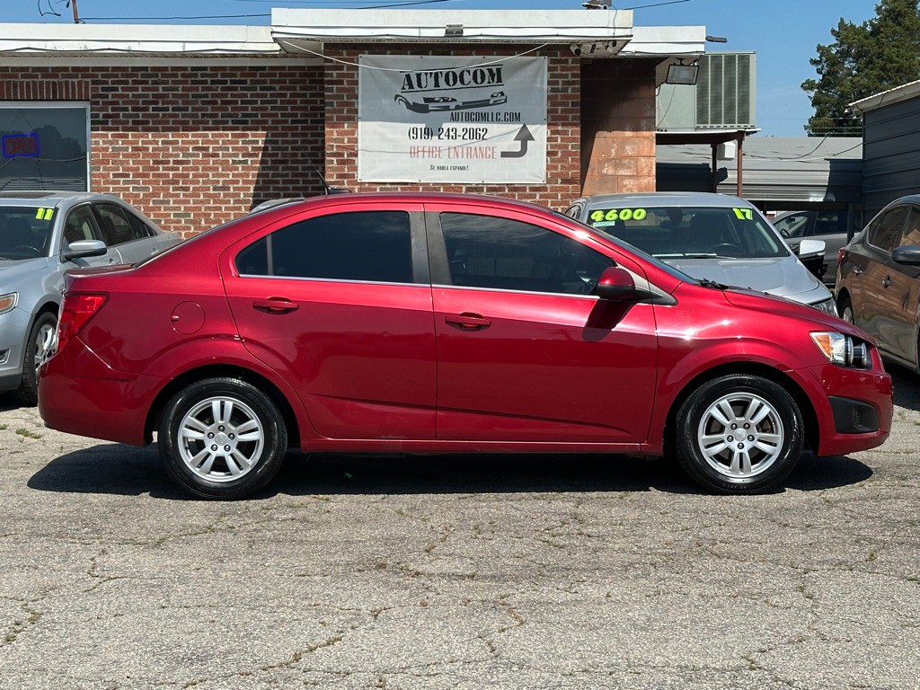 2012 Chevrolet Sonic Image 3