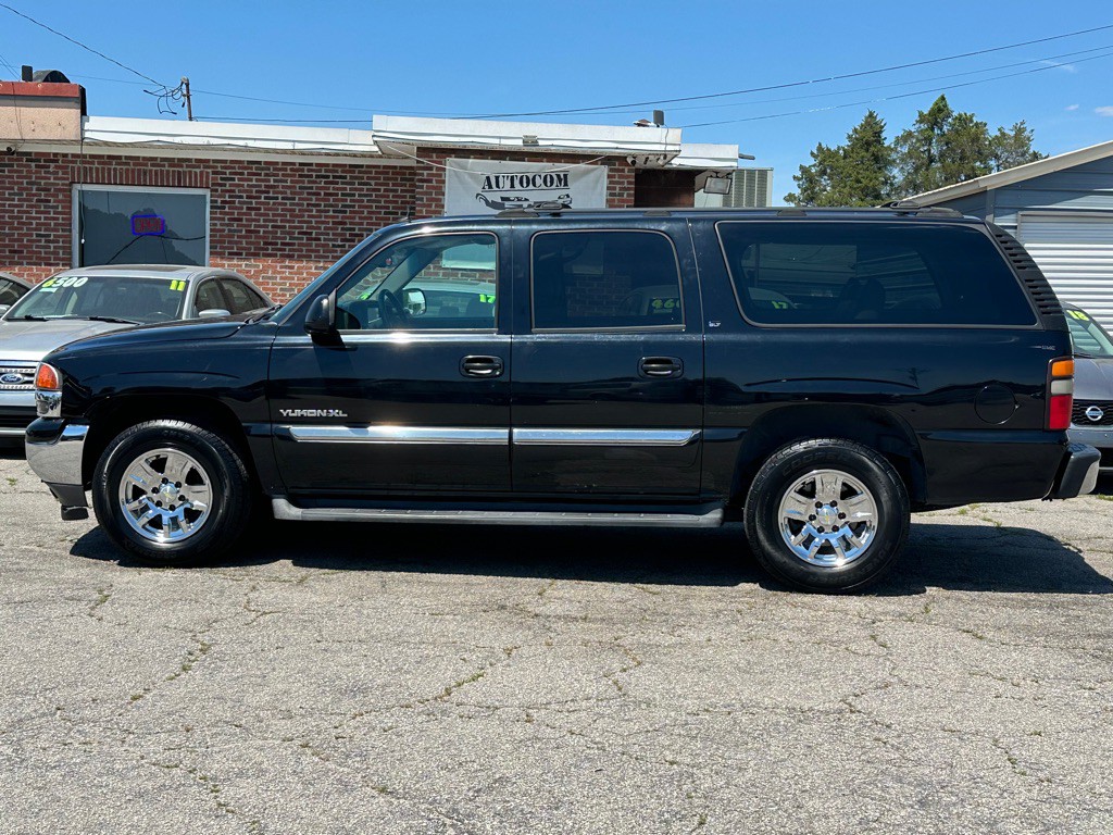 2005 GMC Yukon Image 2