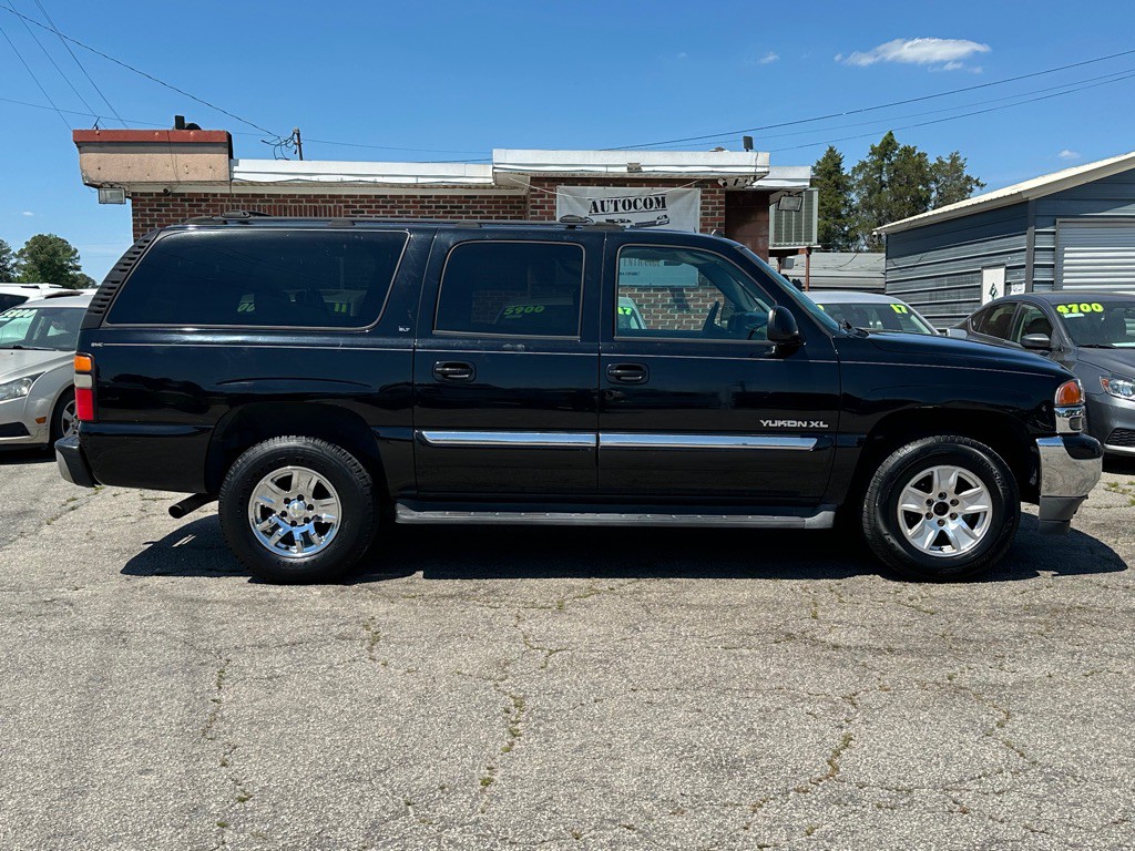 2005 GMC Yukon Image 3