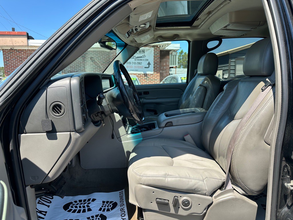 2005 GMC Yukon Image 10