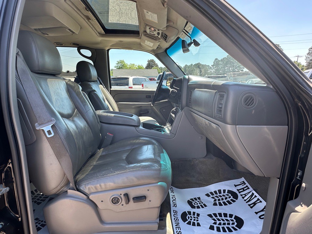 2005 GMC Yukon Image 12