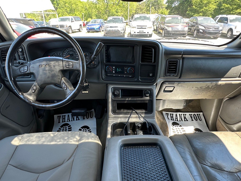 2005 GMC Yukon Image 16