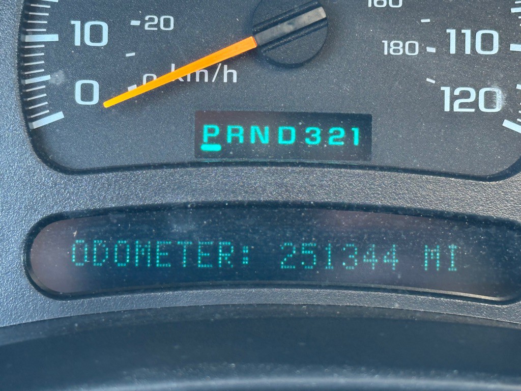 2005 GMC Yukon Image 17