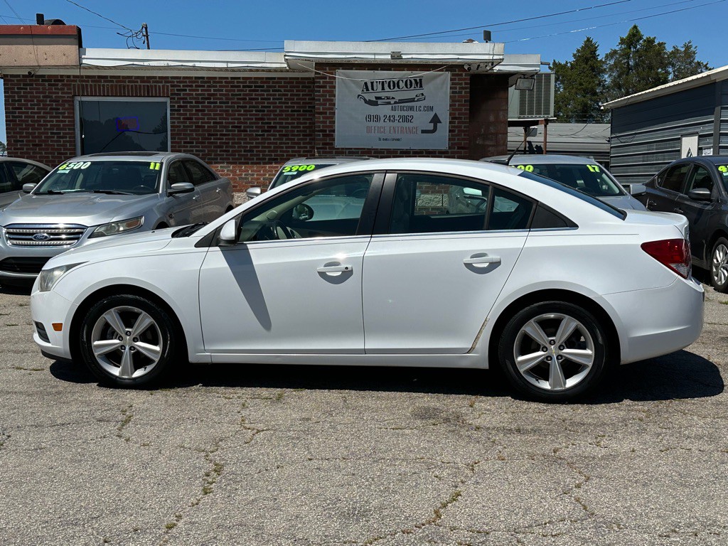 2013 Chevrolet Cruze Image 2