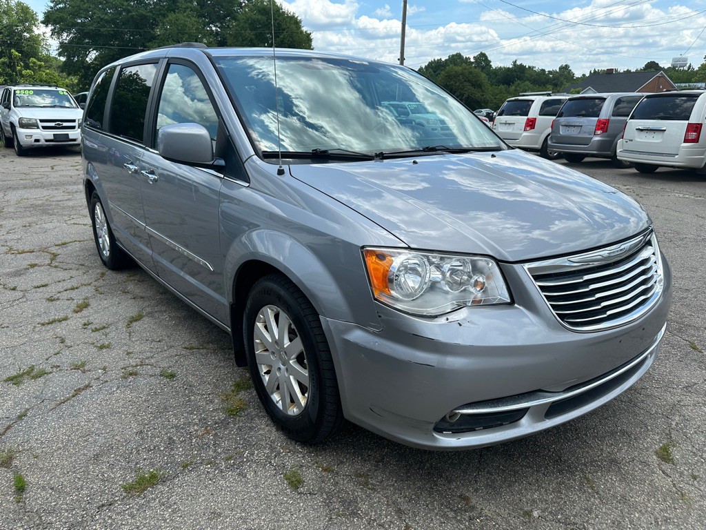 2015 Chrysler Town & Country Image 4