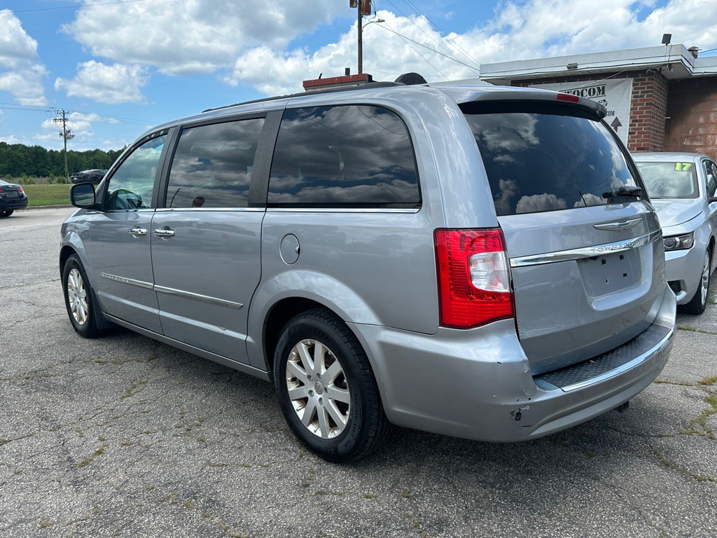 2015 Chrysler Town & Country Image 7