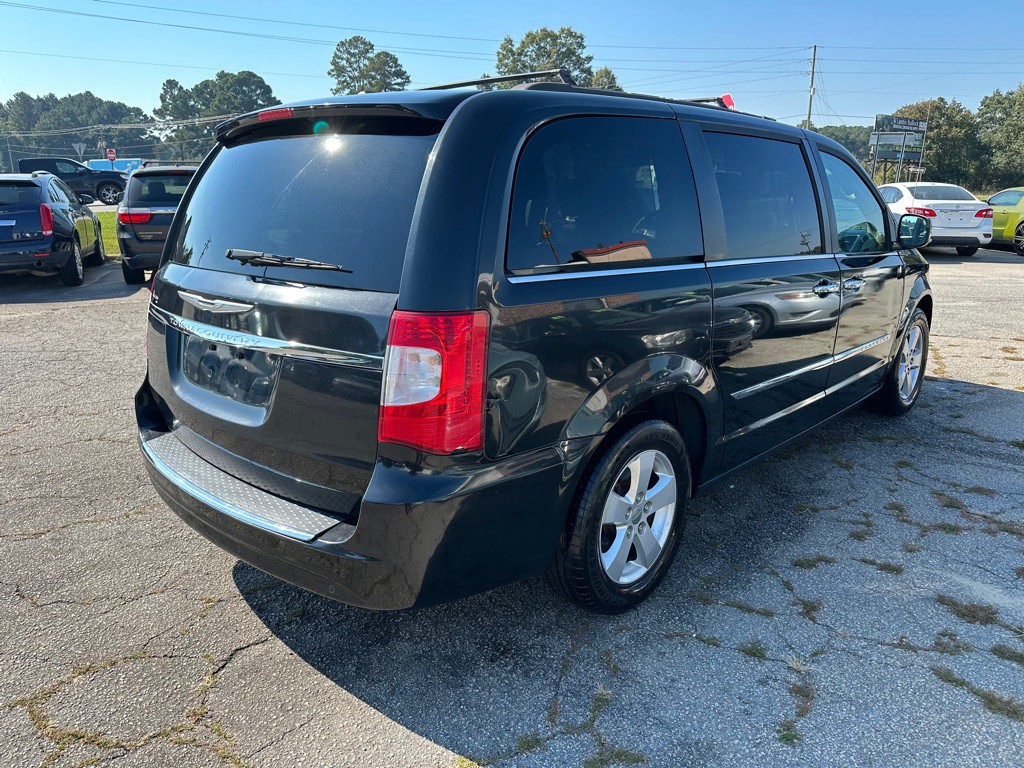 2015 Chrysler Town & Country Image 9