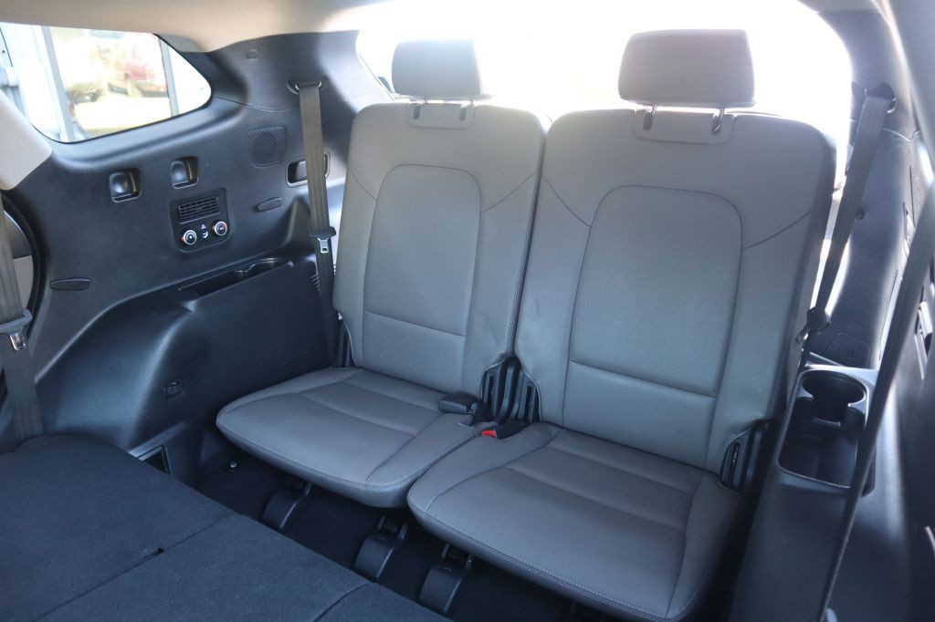 2017 Hyundai Santa Fe Image 50