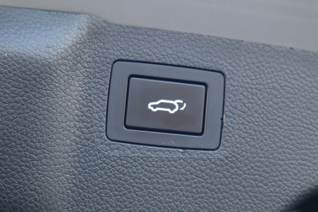 2017 Hyundai Santa Fe Image 58