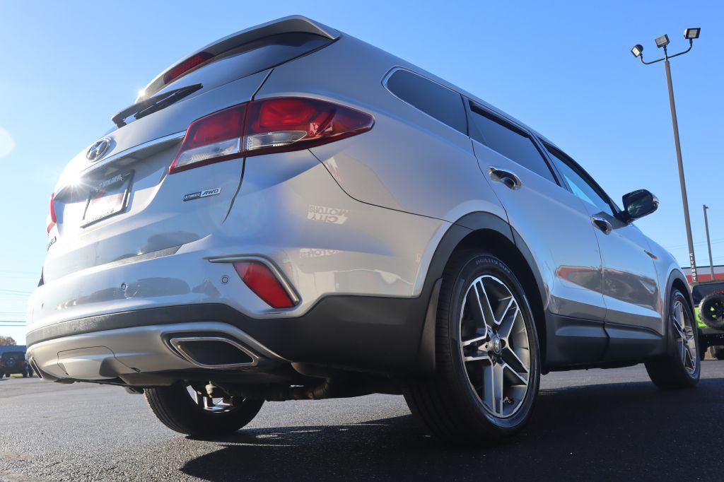 2017 Hyundai Santa Fe Image 16