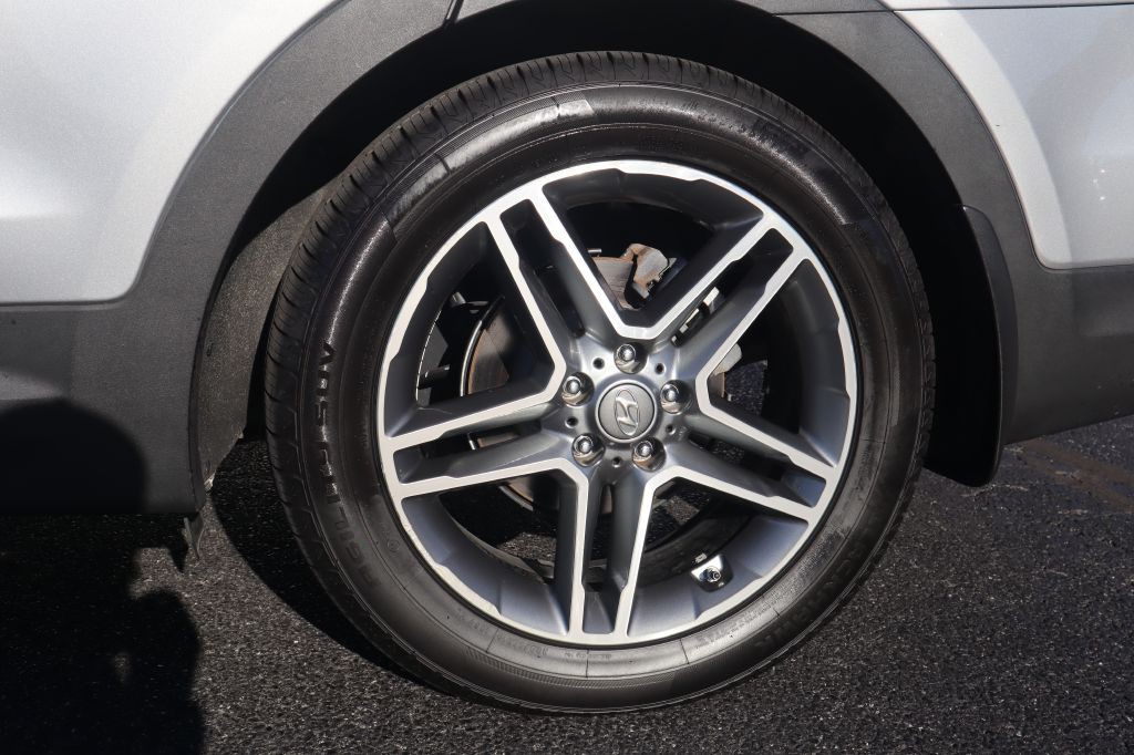 2017 Hyundai Santa Fe Image 22