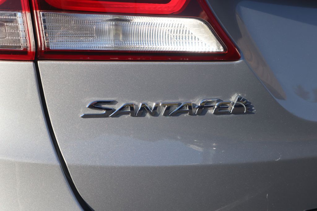2017 Hyundai Santa Fe Image 24