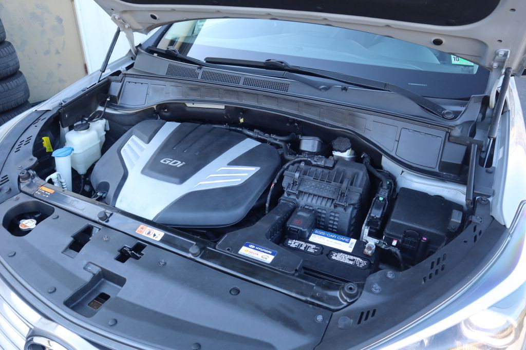 2017 Hyundai Santa Fe Image 32