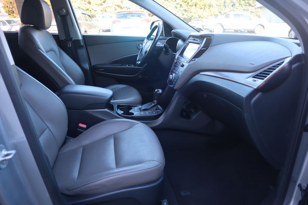 2017 Hyundai Santa Fe Image 36
